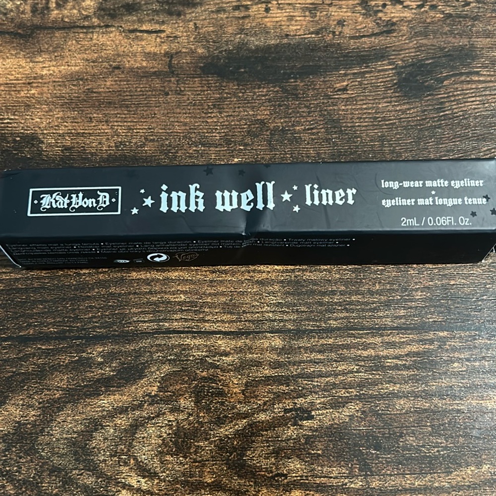 Kat Von D Ink Well Liner in Vampira